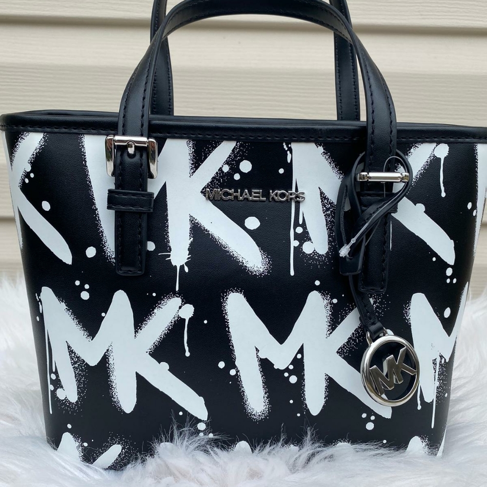 Michael kors small satchel purse